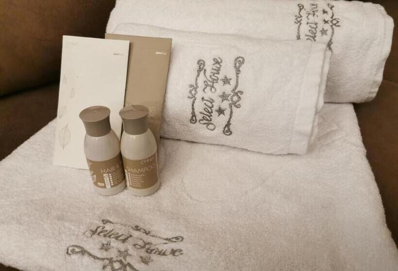 اتاق استاندارد, Select House