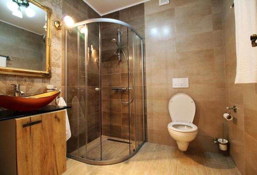 استودیوی لوکس, Select House