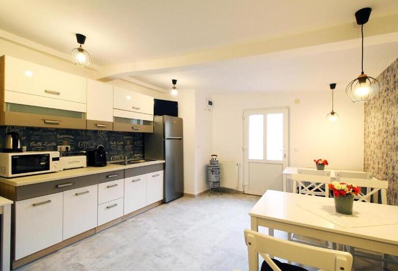 اتاق استاندارد, Select House