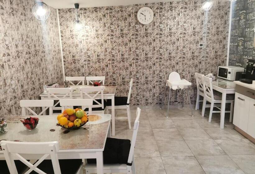 استودیوی لوکس, Select House