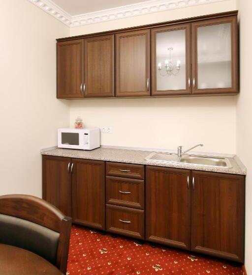 استودیوی لوکس, Select House