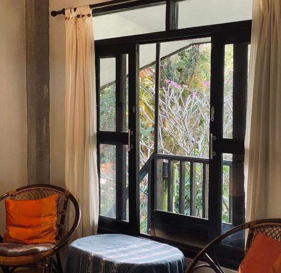 Номер Стандарт Вид на Бассейн, Little Eden Guesthouse