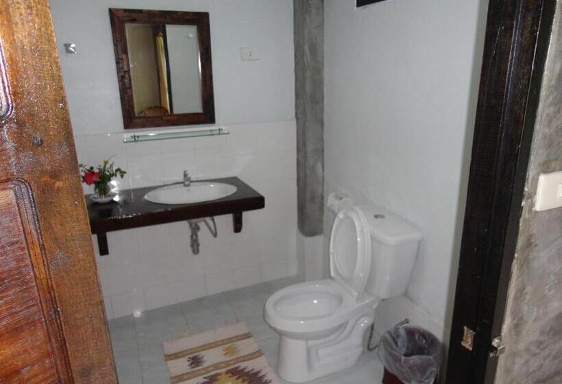 Номер Стандарт Вид на Бассейн, Little Eden Guesthouse