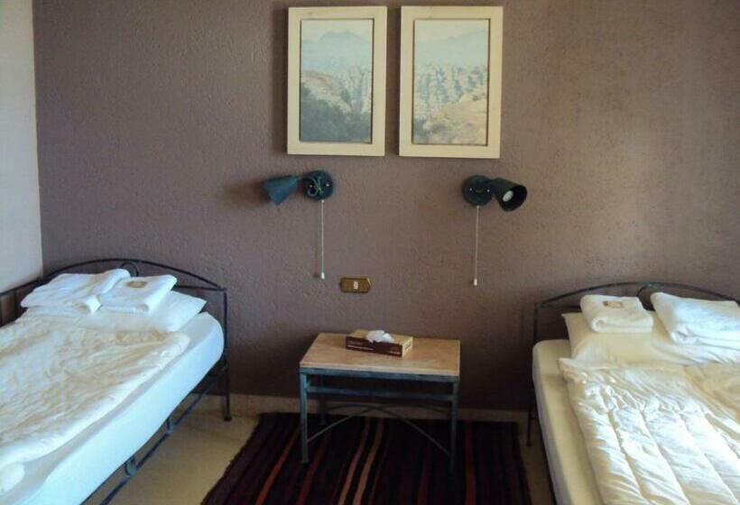 اتاق استاندارد با سرویس بهداشتی مشترک, Dana Guesthouse