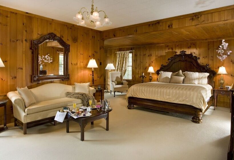 이그제큐티브 스위트, 1906 Pine Crest Inn