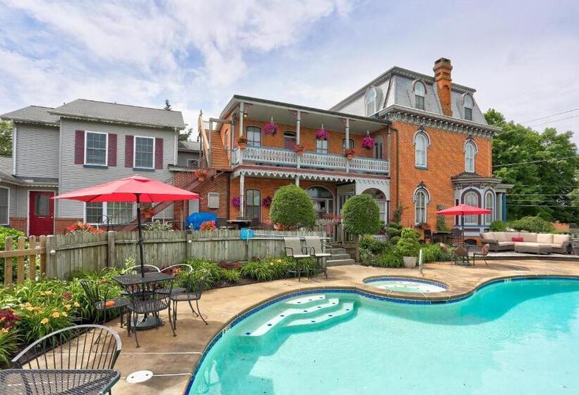 Люкс Deluxe Кровать Кинг, Greystone Manor Bed & Breakfast