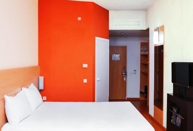 اتاق استاندارد با چشم‌انداز شهر, Ibis Astana