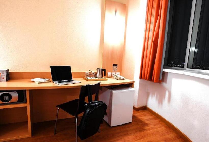 Premium Room City View, Ibis Astana