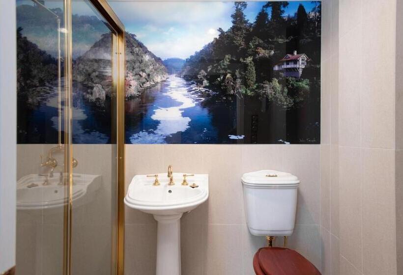 Дом 4 Спальни, Fitzpatricks Inn