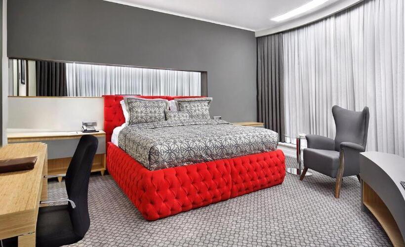 스위트 킹사이즈 침대, Ramada Plaza By Wyndham Eskisehir