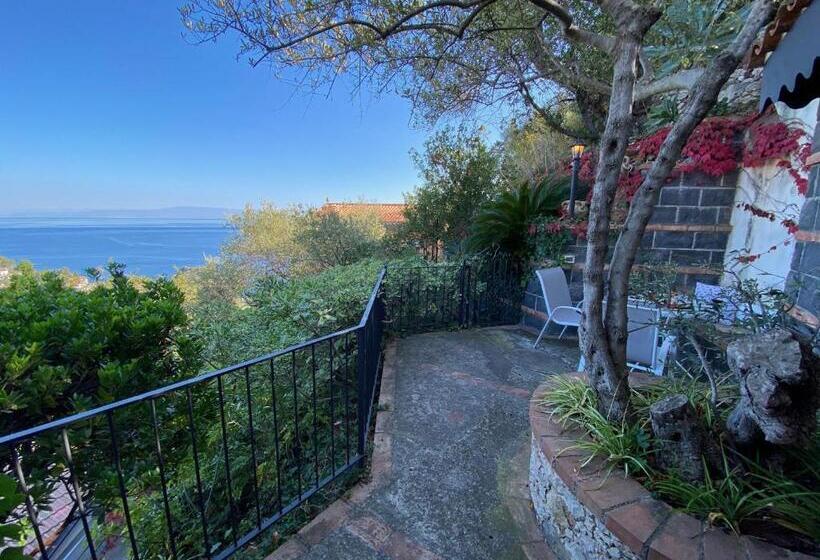 Полулюкс, Residence Terra Rossa Taormina