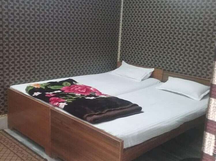 חדר דלוקס, Teerth Guest House