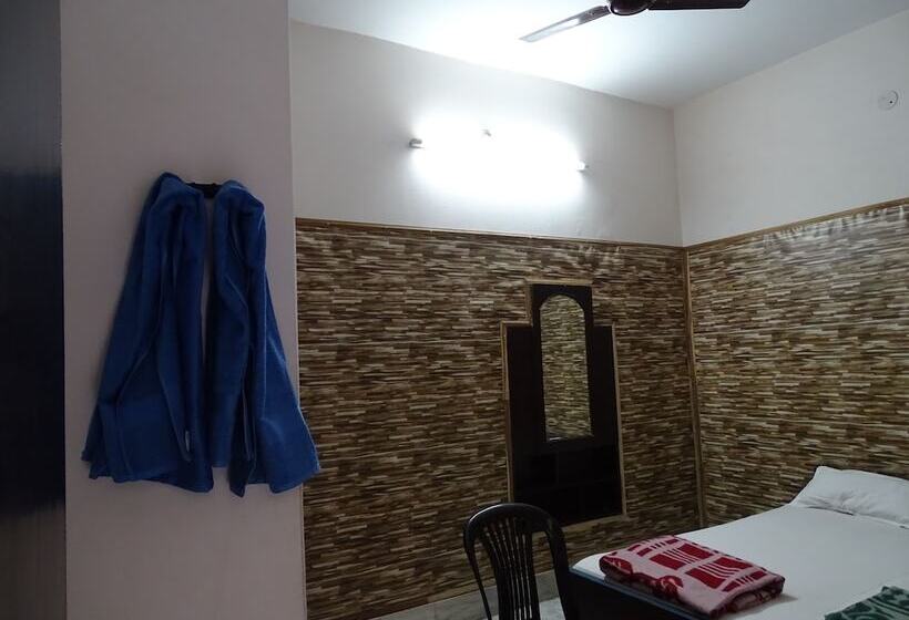 חדר דלוקס, Teerth Guest House