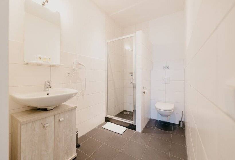 4 Bedroom Apartment, Amsterdam Id Apart