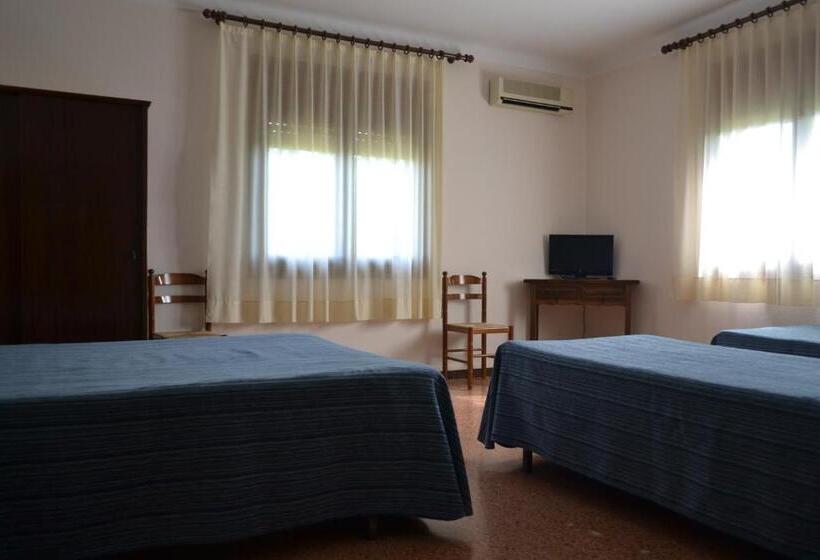 Четырехместный Номер Стандарт, Hostal L´esplai