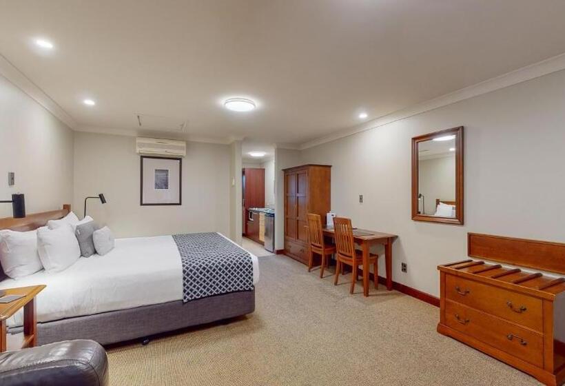 스탠다드 스튜디오, Quantum Lodge Motor Inn