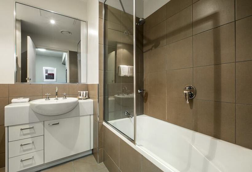 Студия Стандарт, Gladstone Downtown Central Apartment Hotel Official