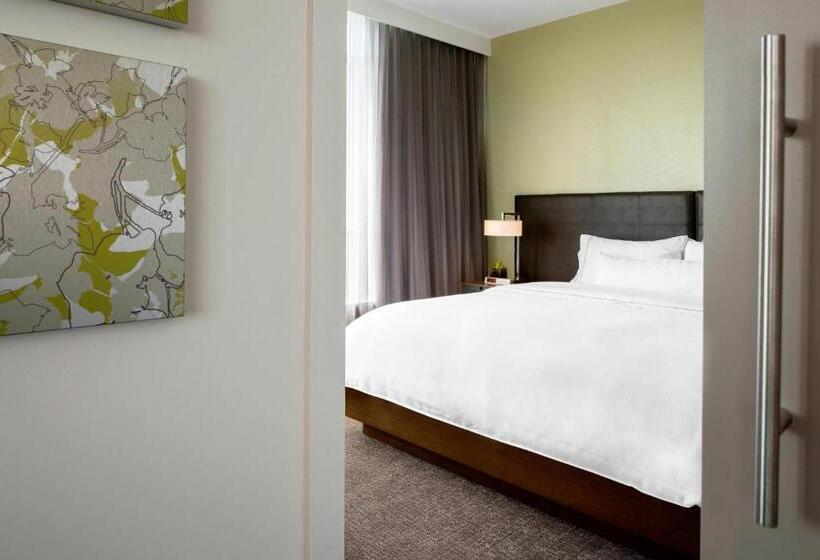 带大床的套房, Element By Westin Vancouver Metrotown
