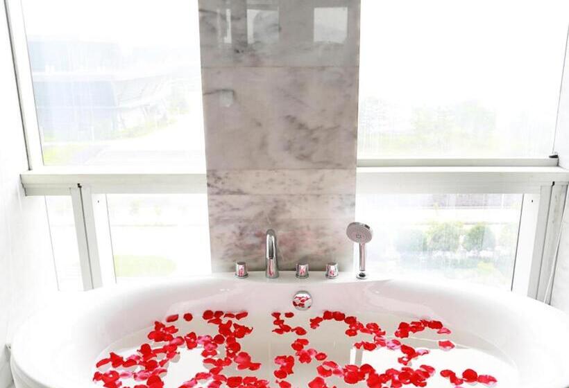 이그제큐티브 스위트, Ramada Plaza Liuzhou Liudong