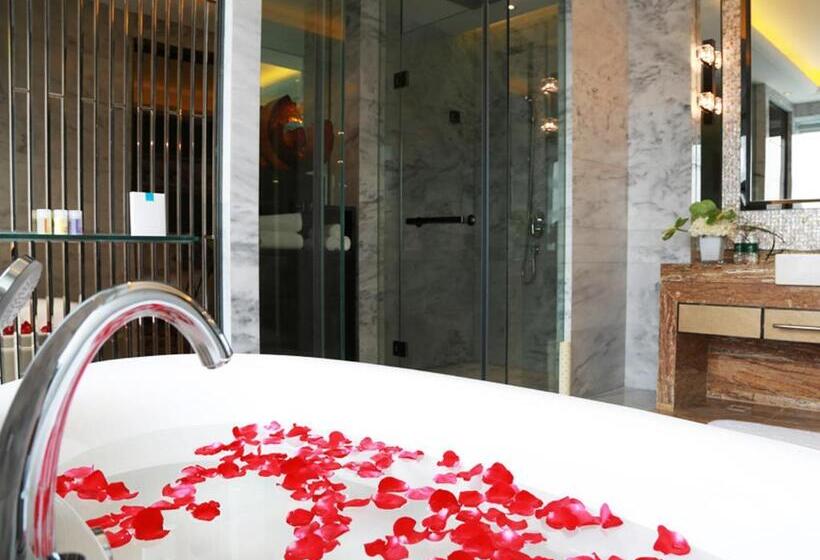 스탠다드 룸 킹사이즈 침대, Ramada Plaza Liuzhou Liudong