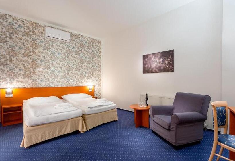 带阳台标准四人间, Wine Wellness Hotel Amande Hustopeče