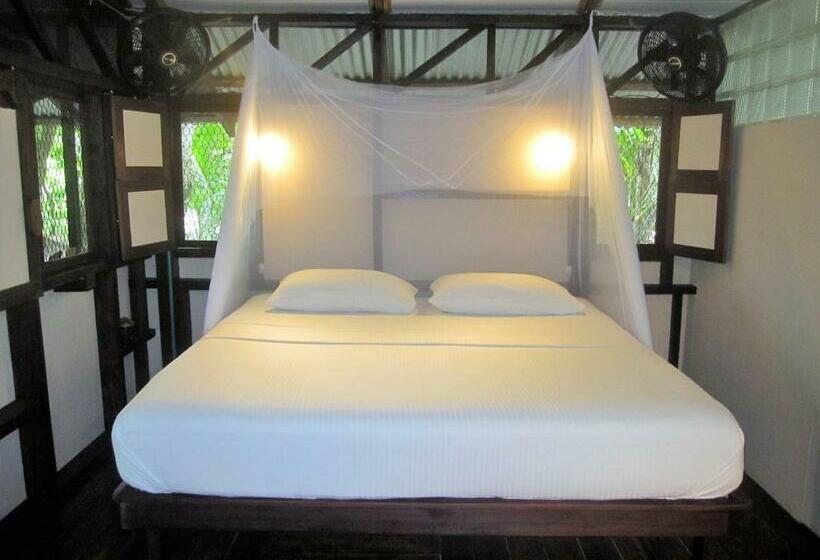 스위트, Little Corn Island Beach And Bungalow