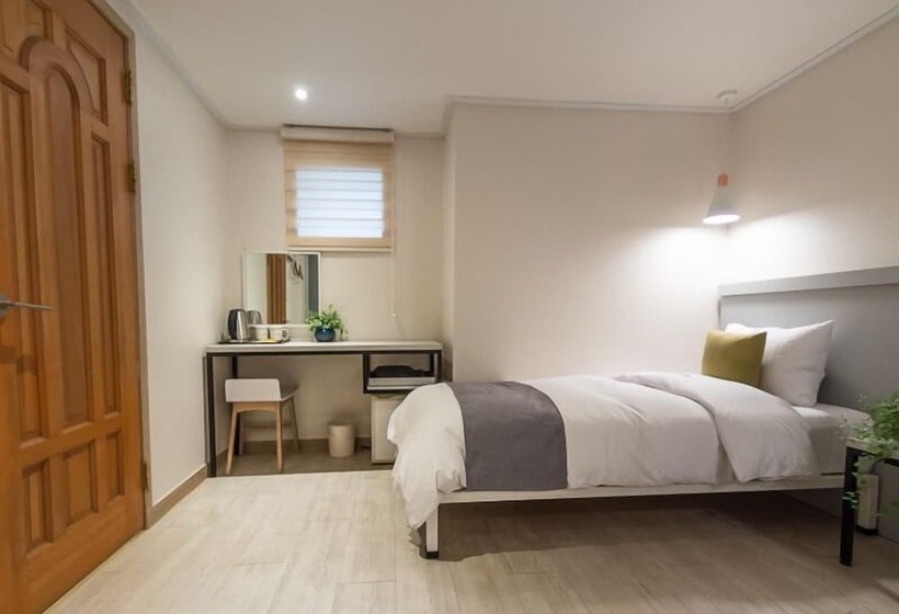 Quarto Estandar, First Stay Myeongdong
