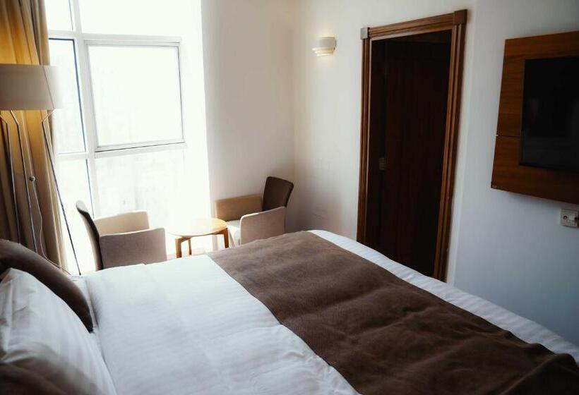 Quarto Deluxe Individual, Nour Al Thuria