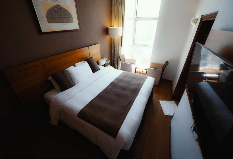 Quarto deluxe, Nour Al Thuria