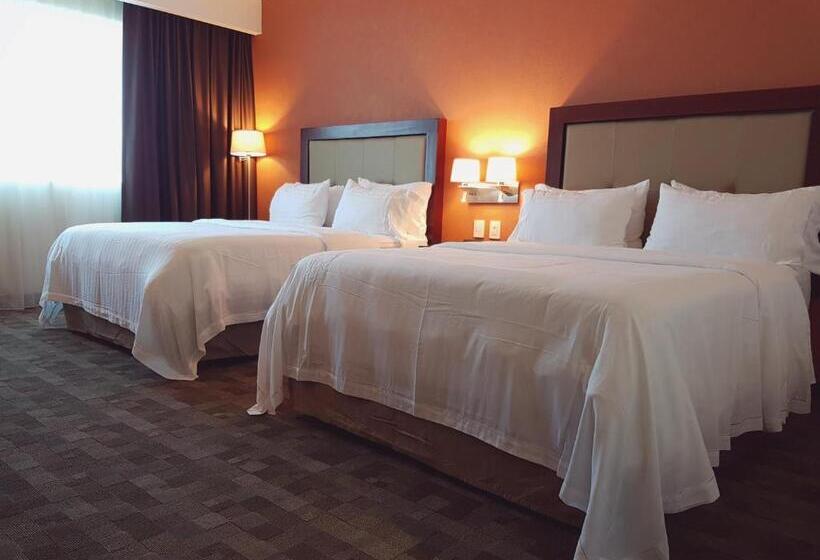 스탠다드 룸, Holiday Inn & Suites Plaza Mayor, An Ihg