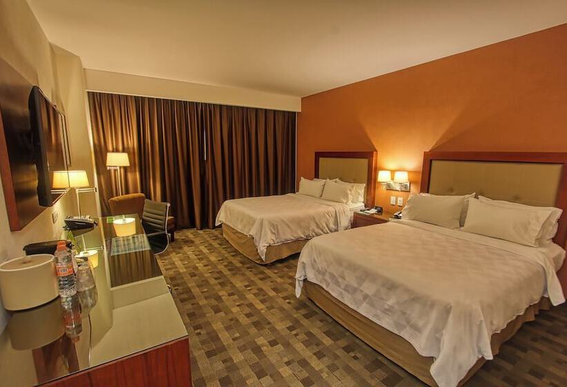 스탠다드 룸, Holiday Inn & Suites Plaza Mayor, An Ihg