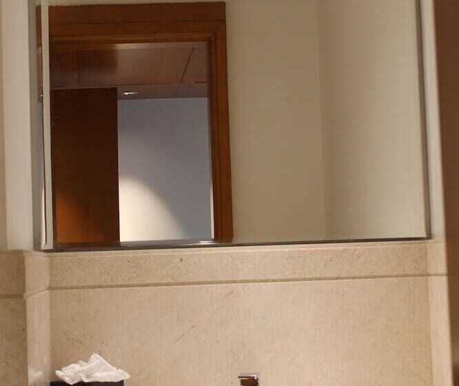 Номер Deluxe, Mercure Hyderabad Kcp Banjara Hills, An Accor