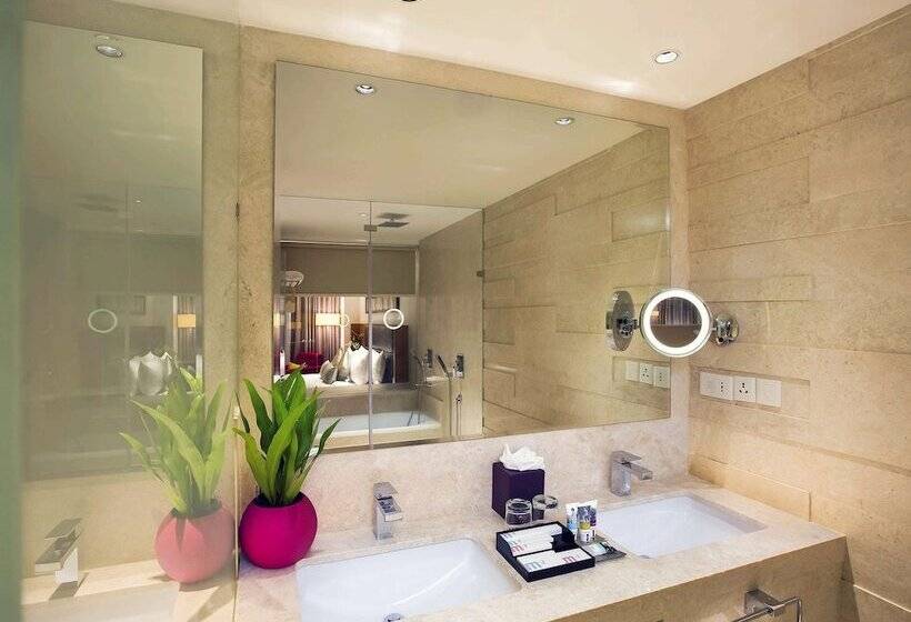 Номер Deluxe, Mercure Hyderabad Kcp Banjara Hills, An Accor