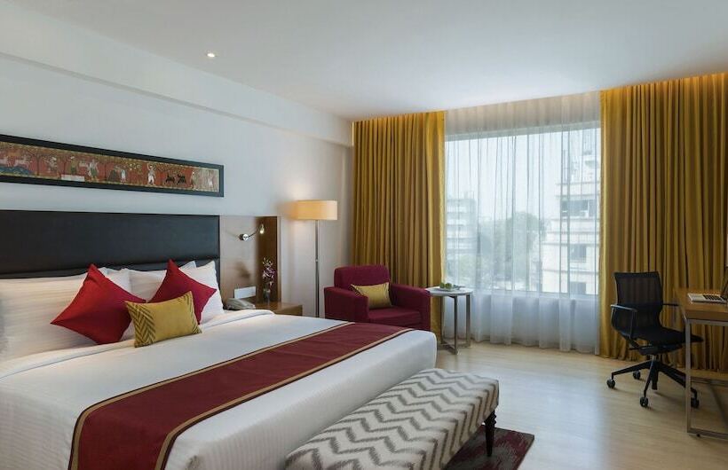 Номер Deluxe, Mercure Hyderabad Kcp Banjara Hills, An Accor