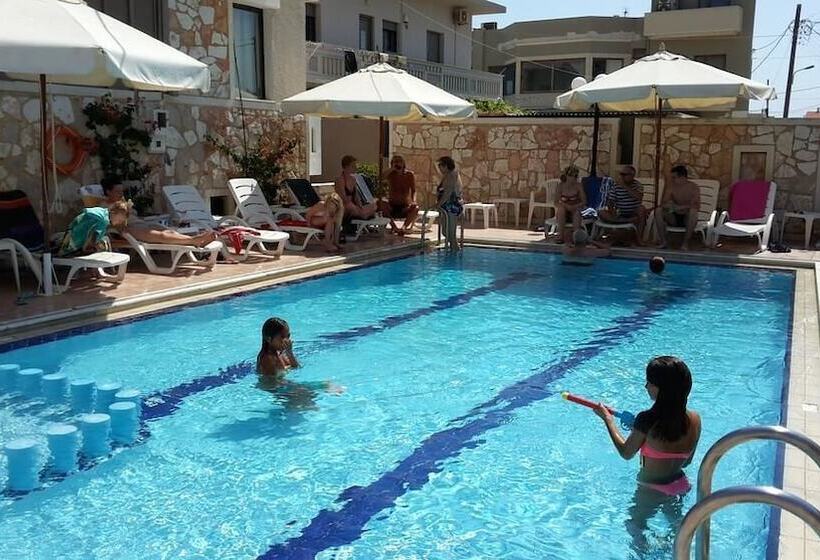 Студио Стандарт Вид на Бассейн, Mandy Suites