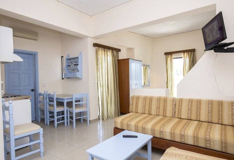 Студио Стандарт Вид на Бассейн, Mandy Suites