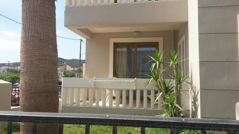 Студио Стандарт Вид на Бассейн, Mandy Suites