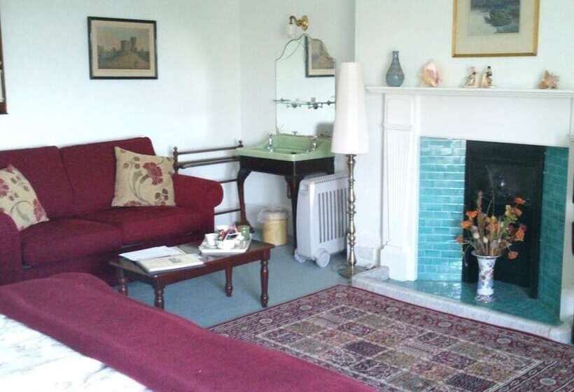 Номер Стандарт, Lisle Combe