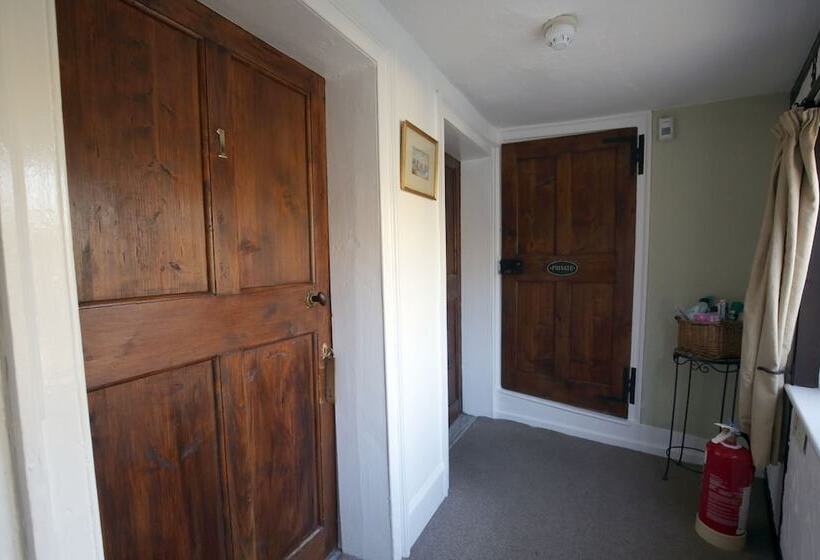 اتاق استاندارد, Fitzwarine House Whittington