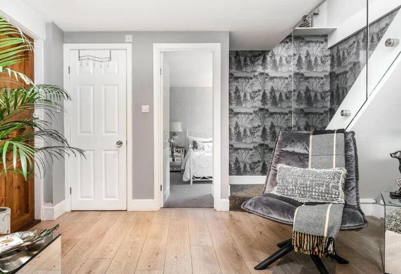کابین, Newmarket Boutique Apartments