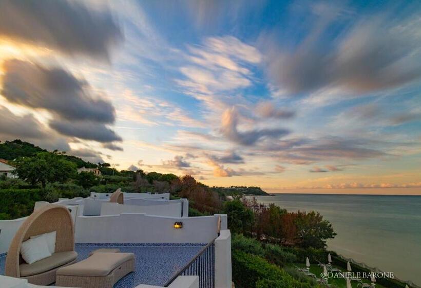 سوییت جونیور, Baia Delphis Resort