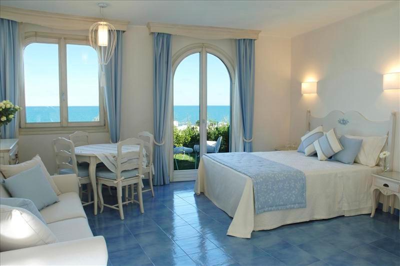 سوئیت با وان آب گرم, Baia Delphis Resort