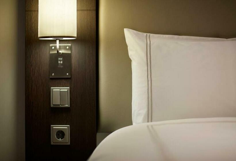 Номер Стандарт Адаптированный для Инвалидов, Premier Inn Wiesbaden City Centre