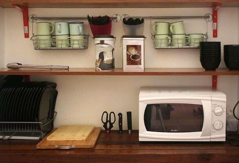 اتاق استاندارد با سرویس بهداشتی مشترک, Red Inn Court   Hostel