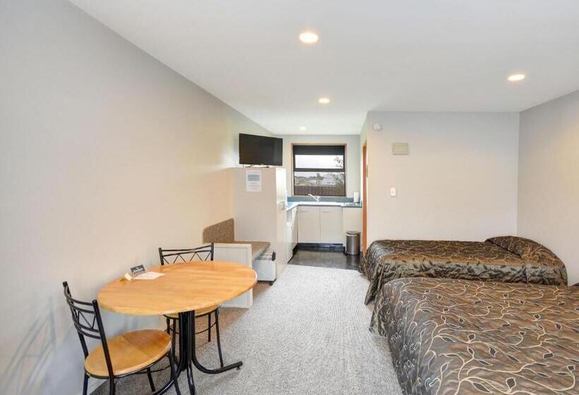 스탠다드 스튜디오, Bonnie Knights Motel Mosgiel