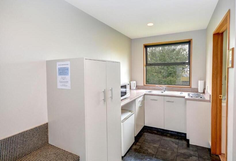 스탠다드 스튜디오, Bonnie Knights Motel Mosgiel