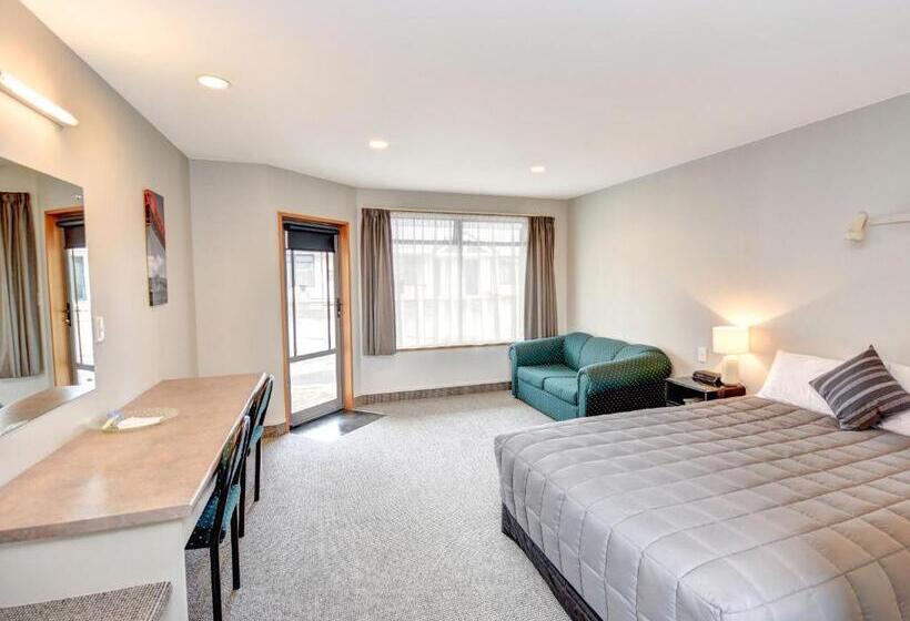 스탠다드 스튜디오, Bonnie Knights Motel Mosgiel