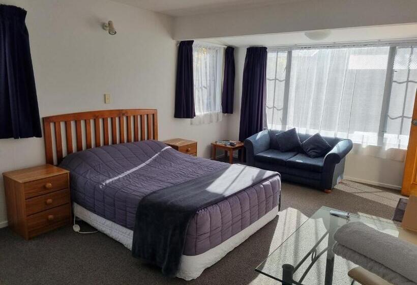 스탠다드 스튜디오, Glenalvon Lodge Motel