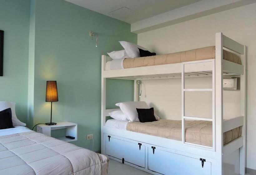 家庭间, Hostel & Suites Del Rio