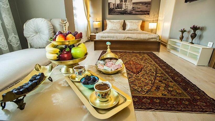 اتاق لوکس با بالکن, Million Old City Apartment